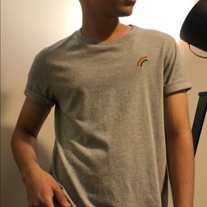 Muji T-shirt embroidered with rainbow